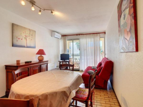 Appartement Climatisé avec Cabine et Parking Privé, à Deux Pas de la Plage, WiFi Inclus - FR-1-715-7